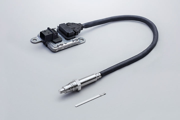 NOx Sensors for Engine Exhaust Gas　Compatible with both 12V and 24V voltage systems
