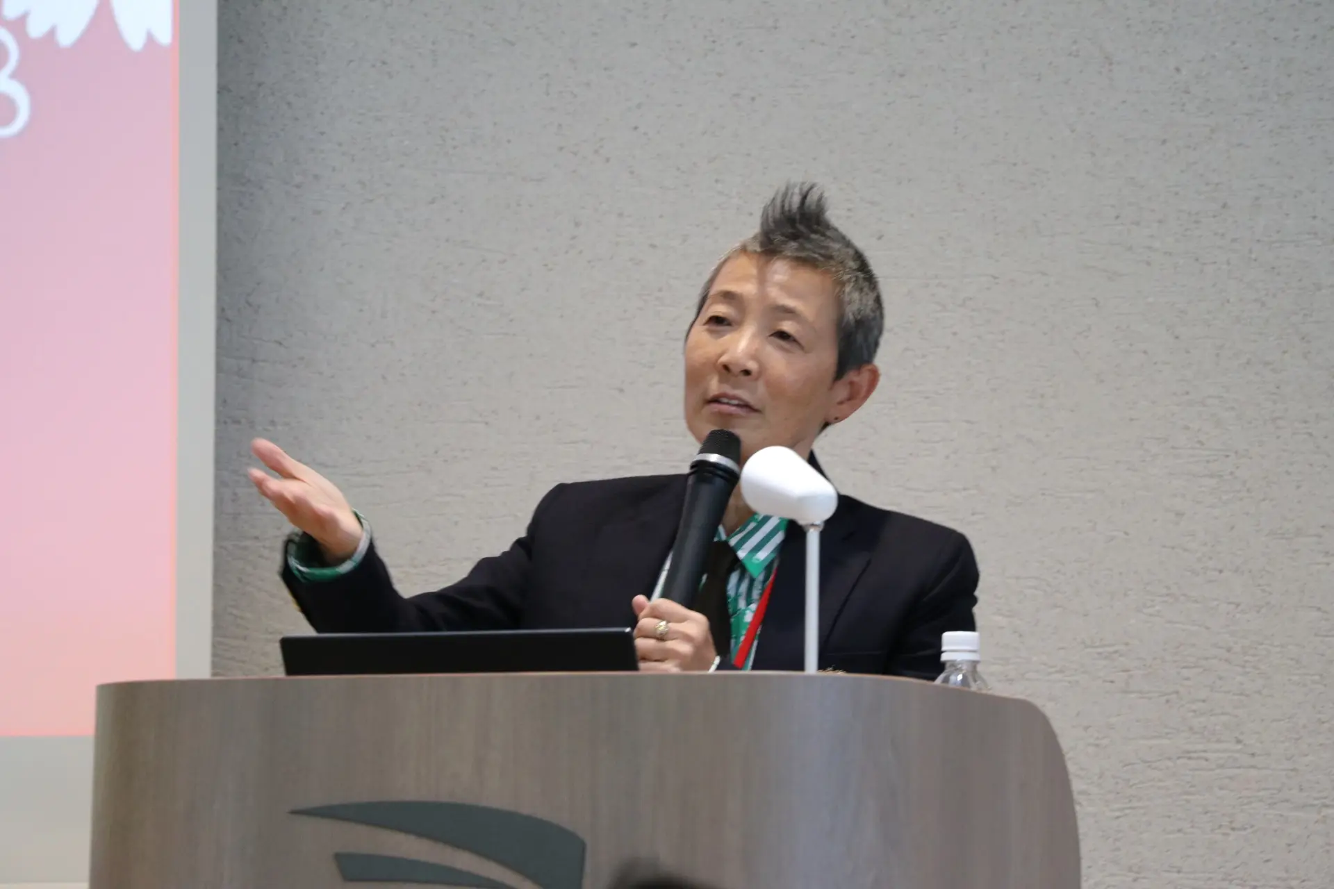 Hosting a lecture on women's health