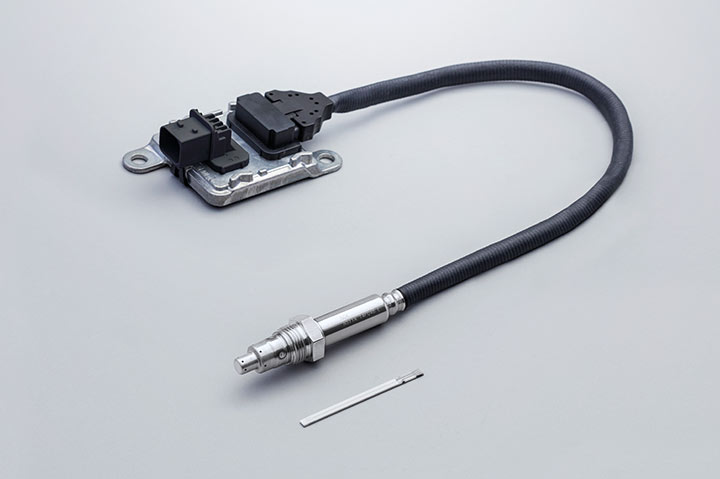 NOx Sensors for Engine Exhaust Gas Compatible with both 12V and 24V voltage systems