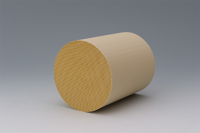This is a photograph of HONEYCERAMⓇ ceramics for catalytic converters. The HONEYCERAMⓇ we manufacture can reduce nitrogen oxide (NOx)*1 emissions by over 4 million metric tons per year.